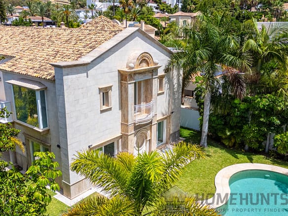 4 Bedroom Villa/House in Marbella 6