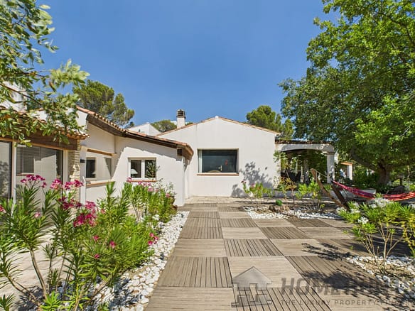 Villa/House For Sale in Eguilles 6