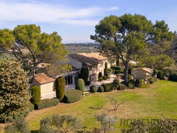 6 Bedroom Villa/House in Eygalieres 18