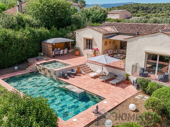 Villa/House For Sale in Mougins 2