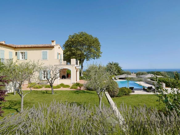 6 Bedroom Villa/House in Tourrettes Sur Loup 16