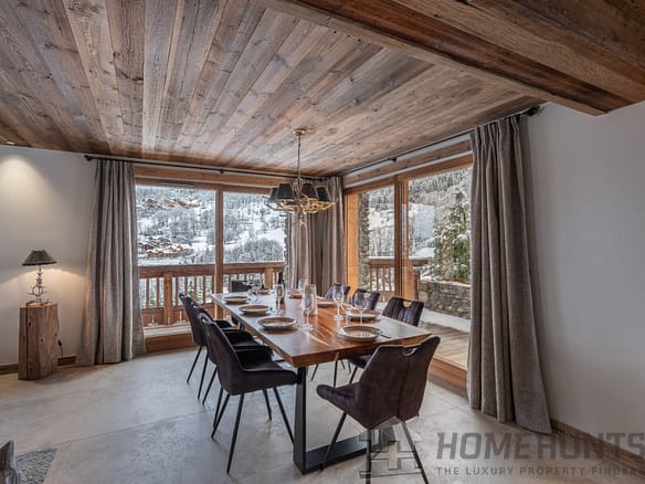 4 Bedroom Chalet in Meribel 9