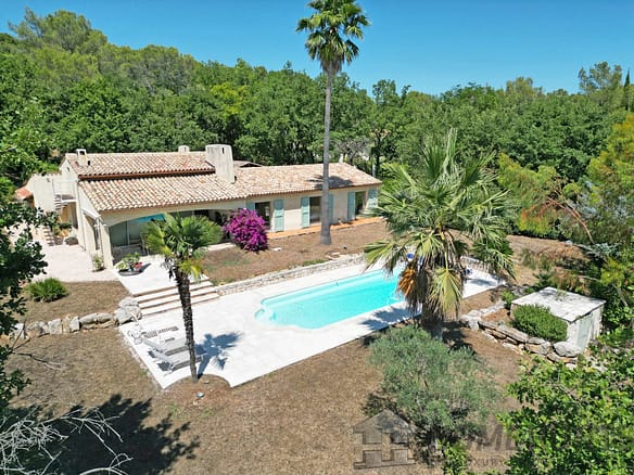 3 Bedroom Villa/House in Roquefort Les Pins 2