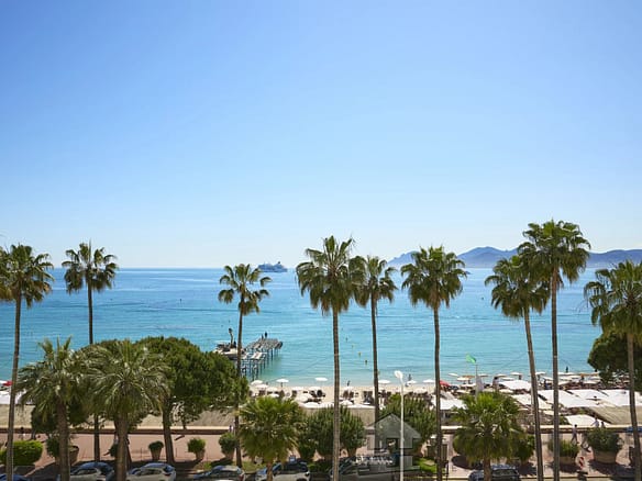 3 Bedroom Apartment in Cannes 3