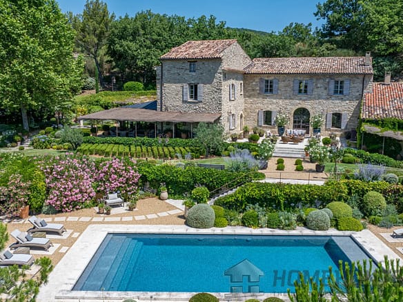 6 Bedroom Villa/House in Montfuron 2