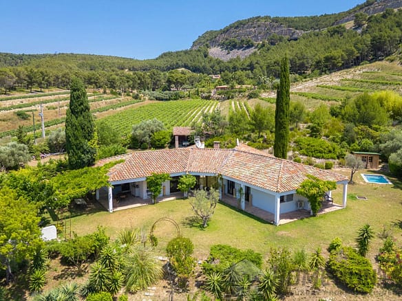3 Bedroom Villa/House in Cassis 3