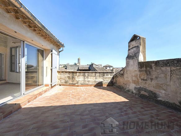 2 Bedroom Apartment in Uzes 3