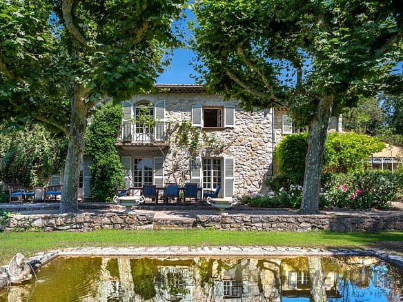 8 Bedroom Villa/House in Chateauneuf Grasse 5