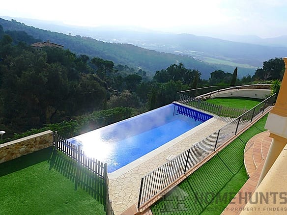 6 Bedroom Villa/House in Platja D’aro 2