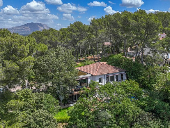 5 Bedroom Villa/House in Aix En Provence 3