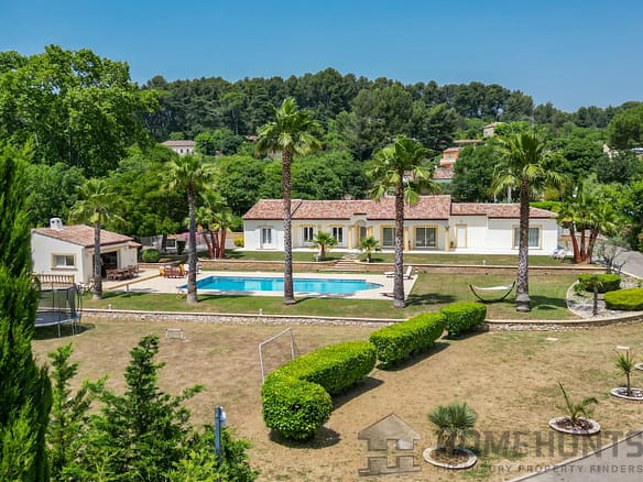 4 Bedroom Villa/House in Aubagne 6