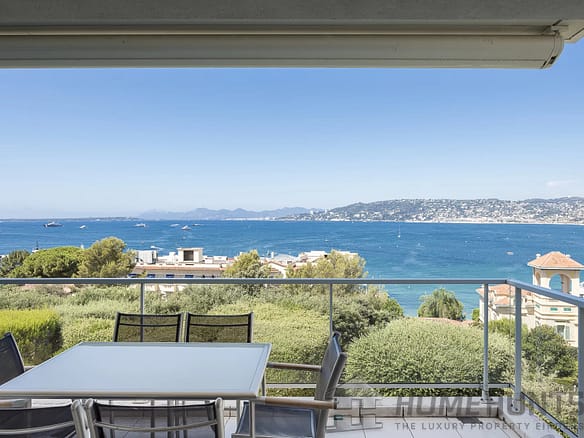 2 Bedroom Apartment in Cap D Antibes 9