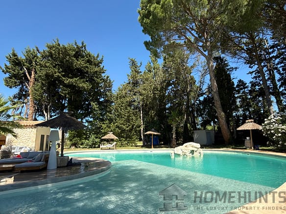 10 Bedroom Villa/House in Rognonas 5