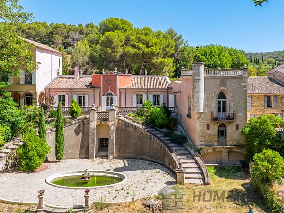 10 Bedroom Castle/Estates in Lourmarin 4