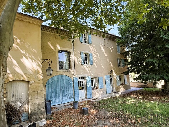 8 Bedroom Villa/House in La Tour D Aigues 28