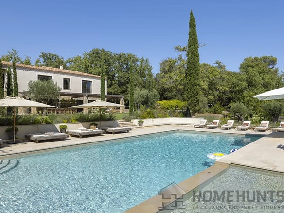Villa/House For Sale in Valbonne 2
