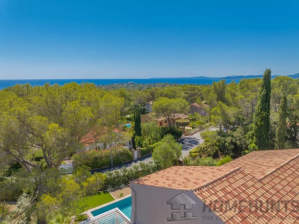 4 Bedroom Villa/House in St Raphael 4