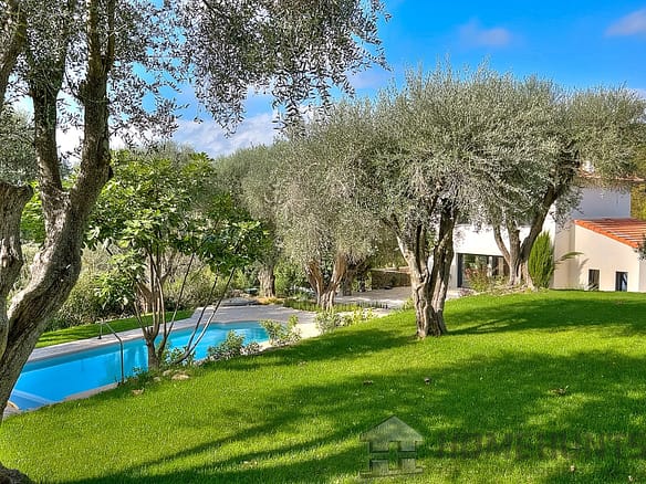4 Bedroom Villa/House in Mougins 9