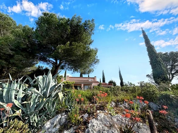 4 Bedroom Villa/House in Fontvieille 16