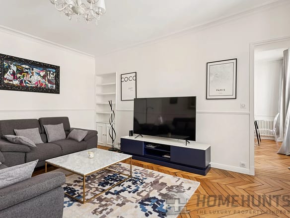 2 Bedroom Apartment in Paris 8th (Golden Triangle - Parc Monceau) 2