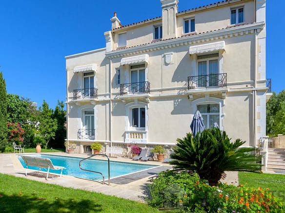 6 Bedroom Villa/House in Marseille 9