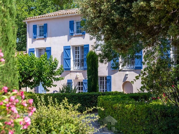6 Bedroom Villa/House in Le Cannet Des Maures 26