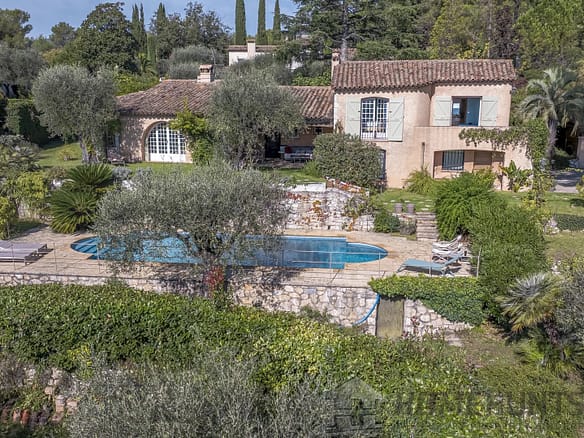5 Bedroom Villa/House in Le Rouret 3