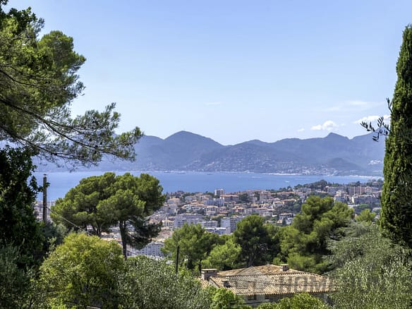 Land in Cannes 18