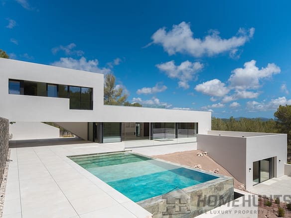 4 Bedroom Villa/House in Roca Lisa 32