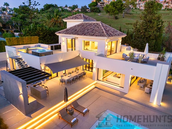 6 Bedroom Villa/House in Nueva Andalucía 9