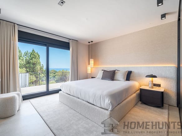 5 Bedroom Villa/House in La Cala De Mijas 2