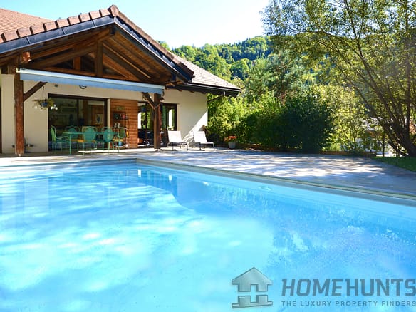 5 Bedroom Chalet in Les Clefs 2