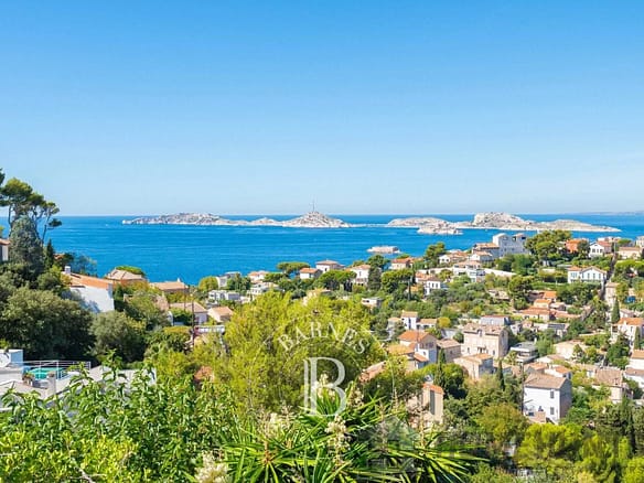 6 Bedroom Villa/House in Marseille 7