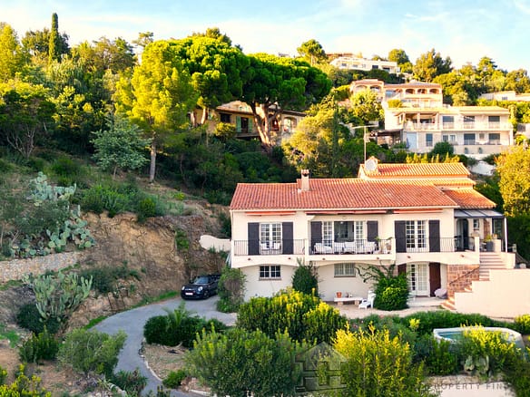 7 Bedroom Villa/House in Roquebrune Sur Argens 32