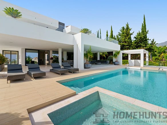 5 Bedroom Villa/House in Nueva Andalucía 3
