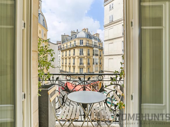 2 Bedroom Apartment in Paris 1st (Louvre – Vendôme) 8