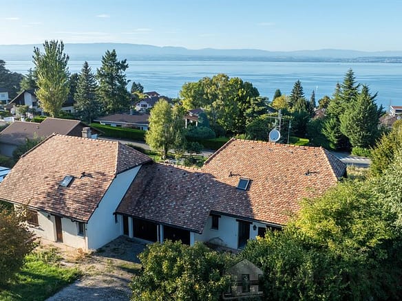 6 Bedroom Villa/House in Neuvecelle 16