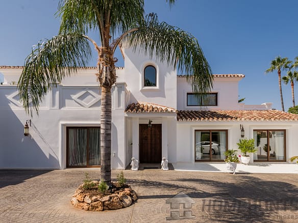 5 Bedroom Villa/House in Atalaya 2