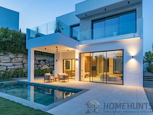 4 Bedroom Villa/House in Estepona 3