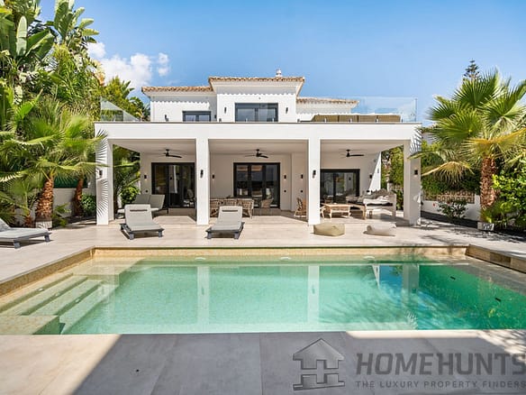 4 Bedroom Villa/House in Marbesa 3
