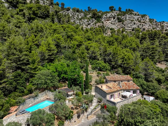 6 Bedroom Villa/House in Aix En Provence 9
