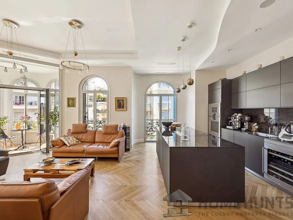 2 Bedroom Apartment in Nice 9