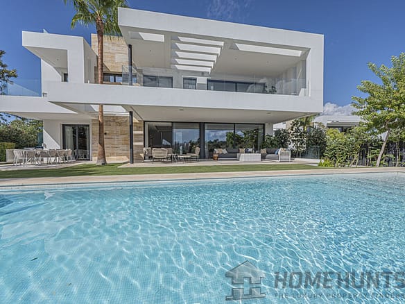 5 Bedroom Villa/House in The Golden Mile 3