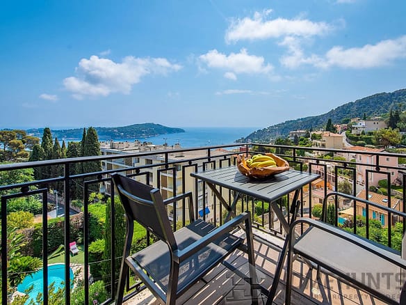 2 Bedroom Apartment in Villefranche Sur Mer 3