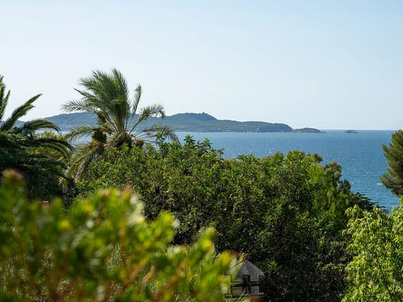 4 Bedroom Villa/House in Carqueiranne 12
