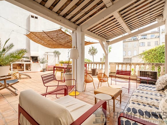 4 Bedroom Apartment in Marseille 5