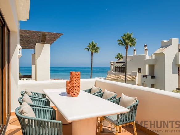 3 Bedroom Apartment in Estepona 3