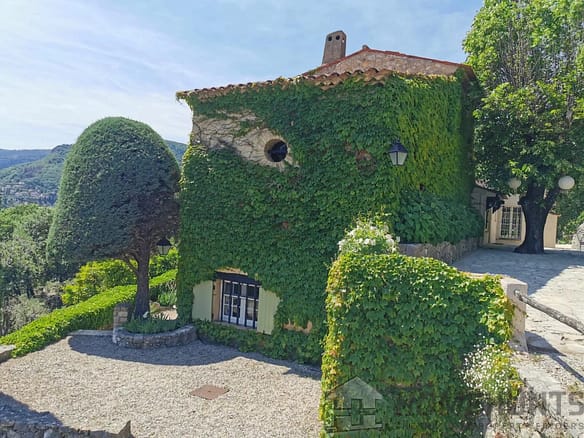 7 Bedroom Villa/House in Tourrettes Sur Loup 4