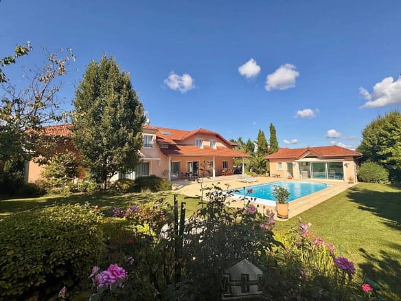 4 Bedroom Villa/House in Peronnas 12