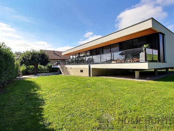 4 Bedroom Villa/House in Ville La Grand 2